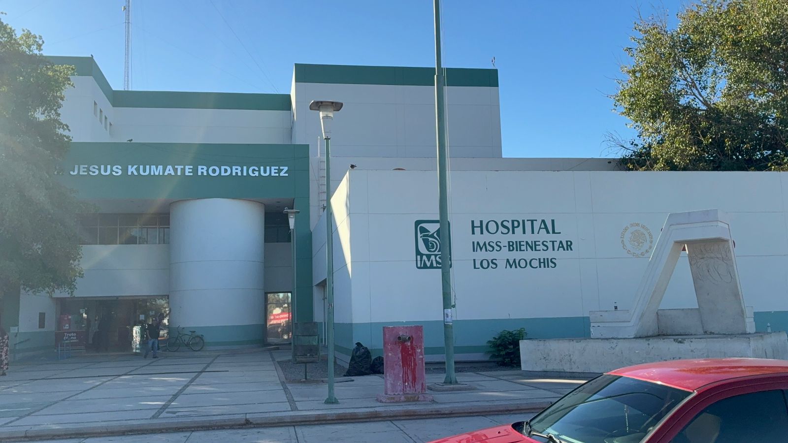 Dan de alta a 11 sobrevivientes del incendio en Plaza Fiesta Las Palmas el Hospital IMSS Bienestar; sólo uno permanece en terapia intensiva