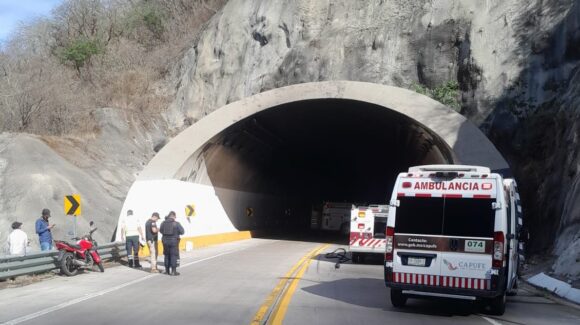 Se incendia tráiler dentro de túnel en la autopista Durango-Mazatlán; cierran circulación en ambos sentidos