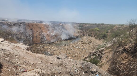 Sofocado al 100% el incendio en el basurón de Piggy Back en Culiacán, Sinaloa: Protección Civil