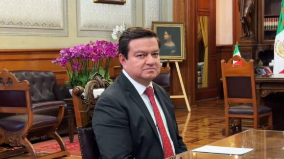 Claudia Sheinbaum anuncia salida de Víctor Rodríguez y nombra a Juan Carlos Carpio como nuevo director de Pemex