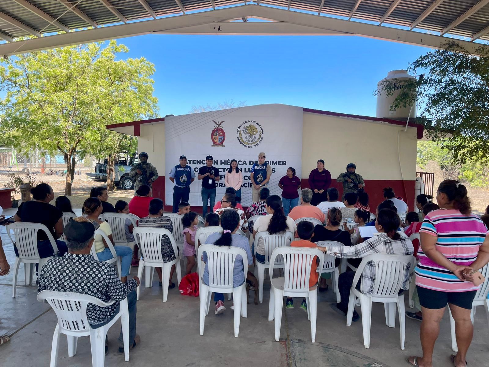 Marina y Ayuntamiento llevan jornada médica y apoyos a comunidad de La Amapa, Mazatlán