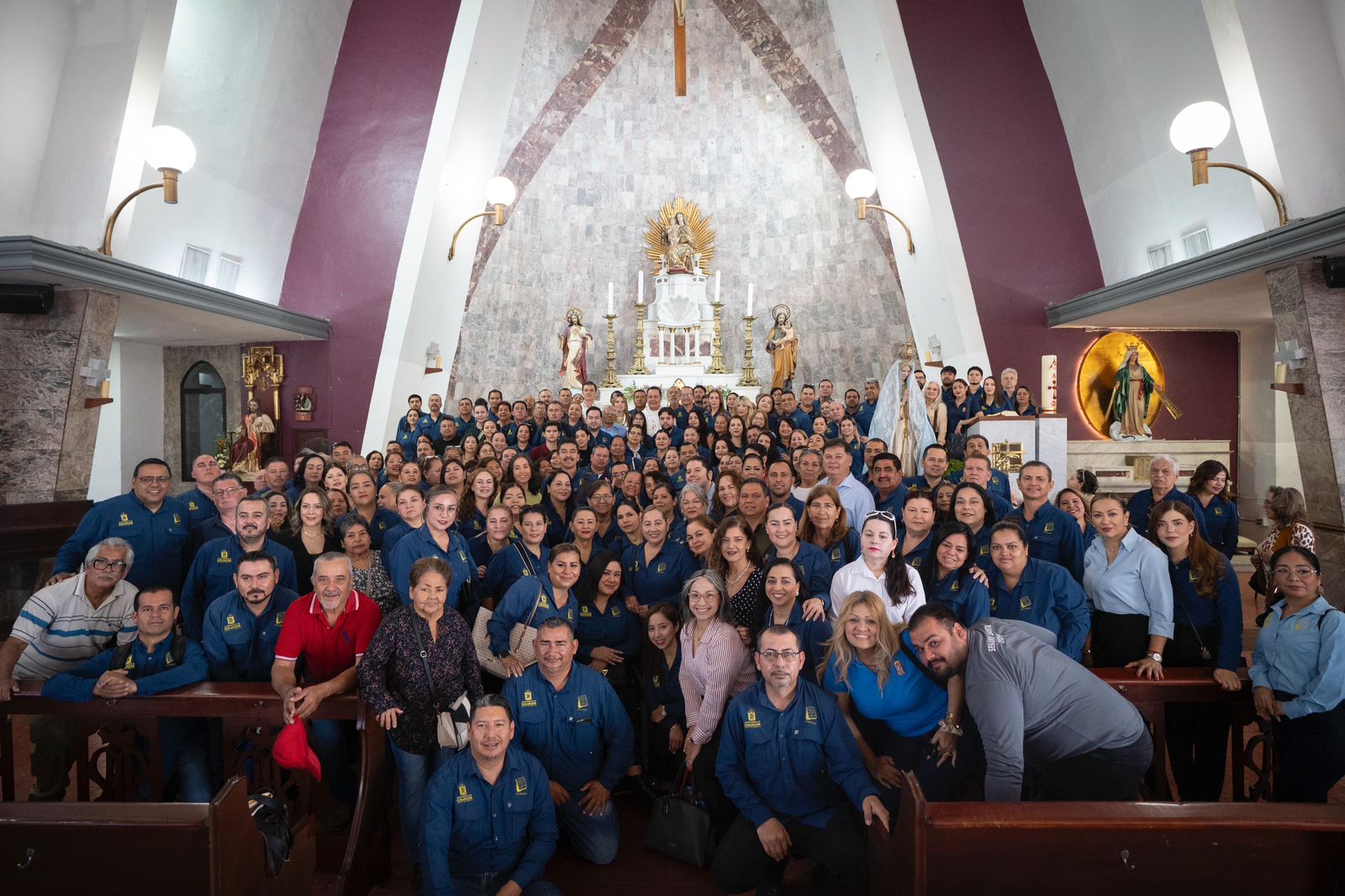 La alcaldesa de Culiacán, Ana Miriam Ramos, acompañó a trabajadores y líderes del STASAC en misa con motivo de su 51 aniversario