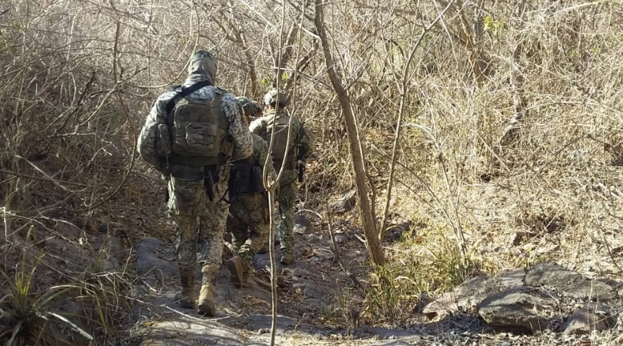 Localizan dos osamentas cerca de la presa El Peñón en Escuinapa, Sinaloa; convoy de búsqueda fue atacado con ponchallantas