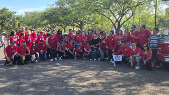 Maestros realizan caravana en Culiacán para festejar el Día del Maestro y exigir mejores condiciones laborales