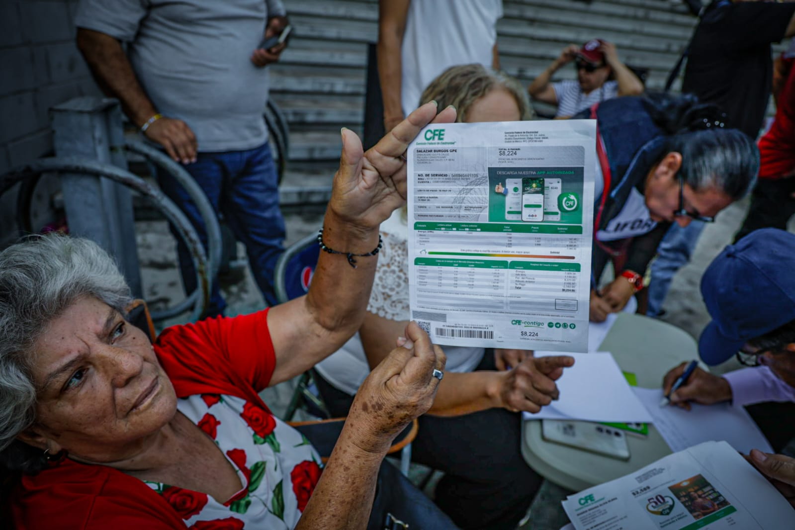 Marchan por los altos cobros de CFE en Culiacán