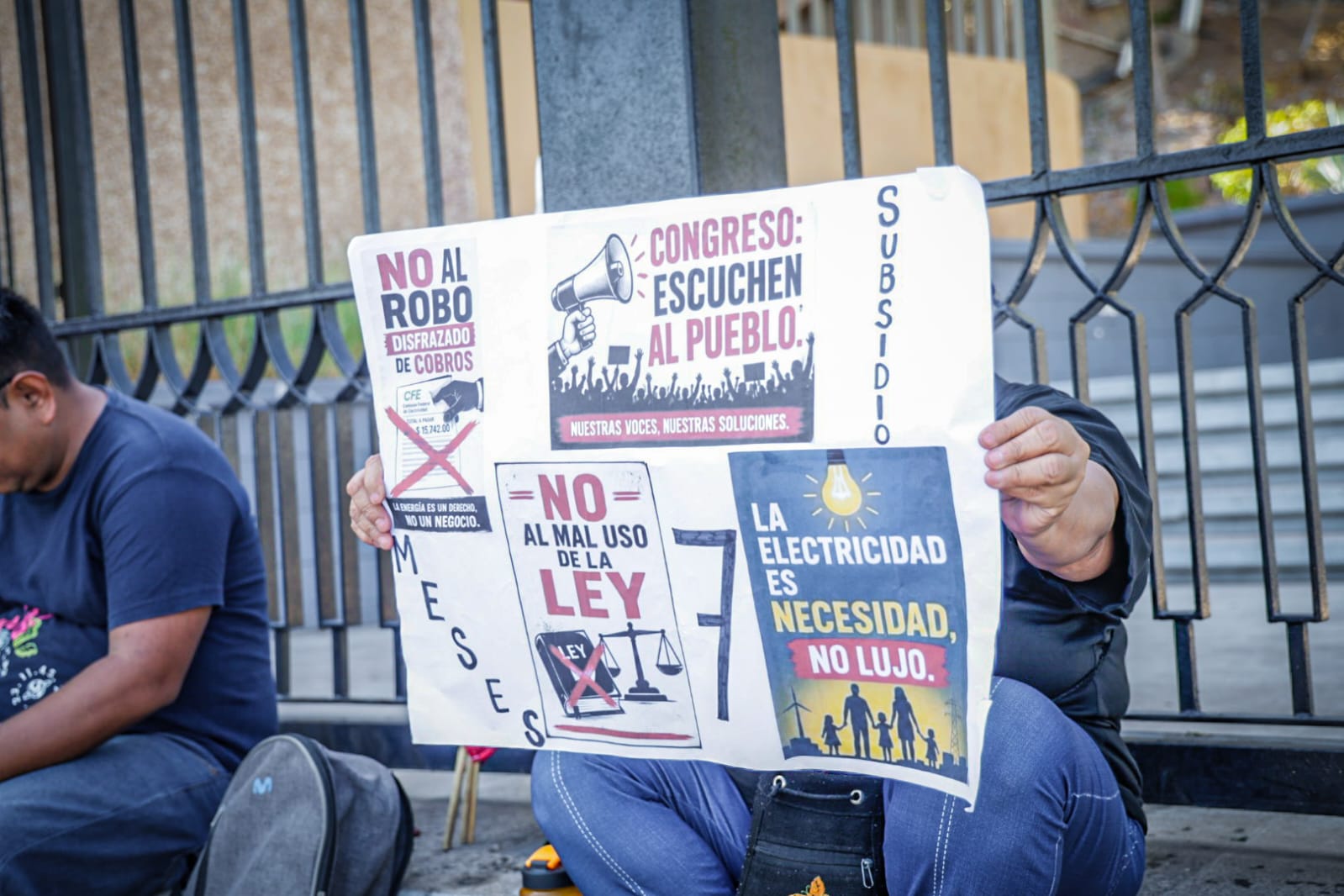 Marchan por los altos cobros de CFE en Culiacán