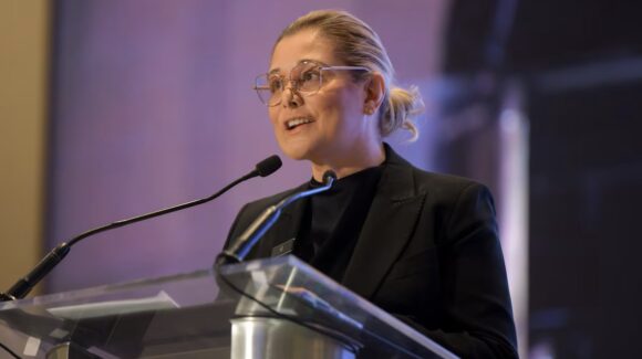 Maru Campos, gobernadora de Chihuahua, comparece ante la FGR por caso relacionado con agentes de la CIA