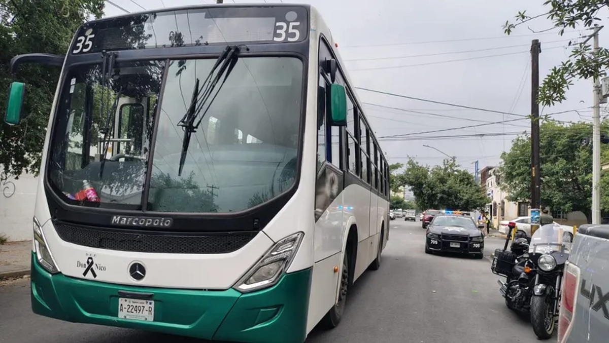 Mujer de 84 años es atropellada por transporte público en Monterrey