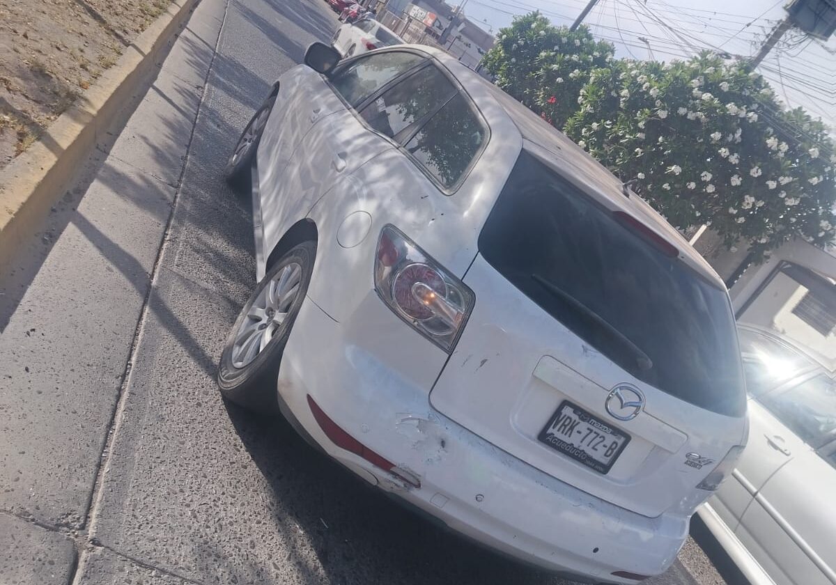 Pareja de motociclistas resultan lesionados tras accidente en Los Mochis, Sinaloa.