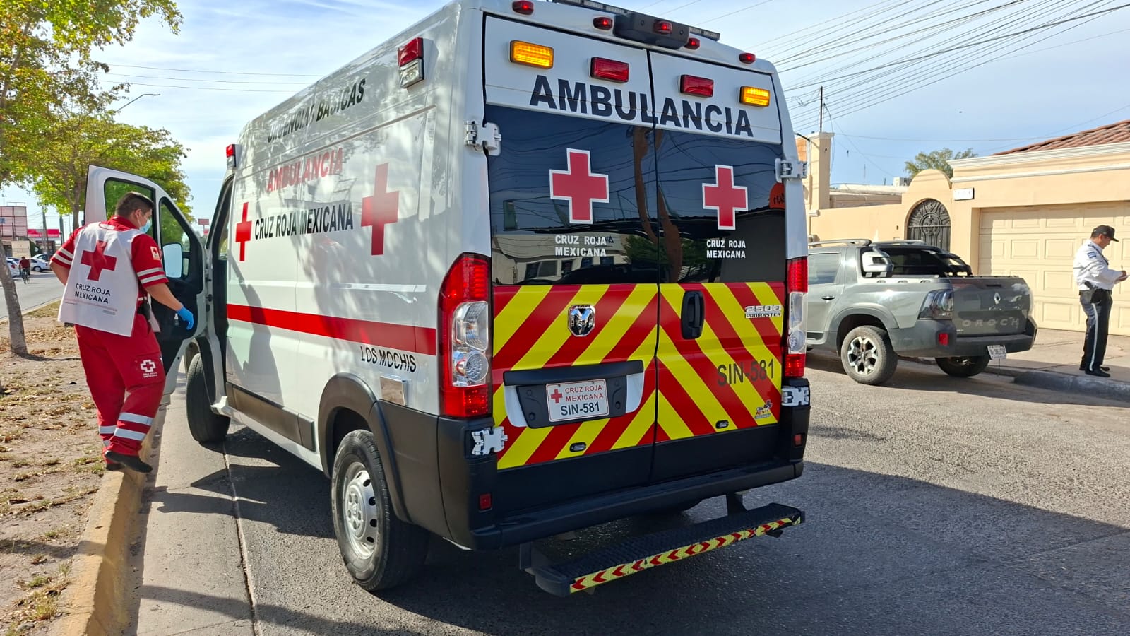 Pareja de motociclistas resultan lesionados tras accidente en Los Mochis, Sinaloa.