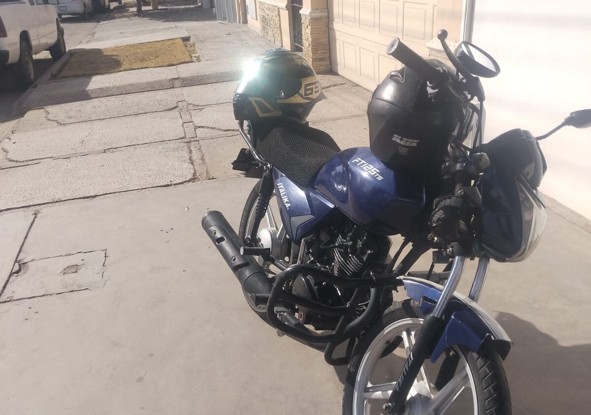 Pareja de motociclistas resultan lesionados tras accidente en Los Mochis, Sinaloa.