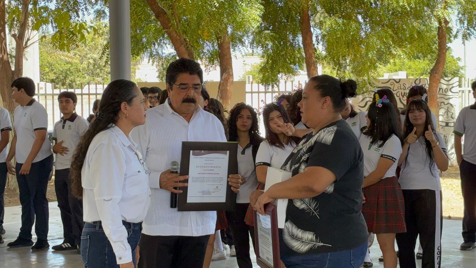 Reconocen heroísmo de Ana María Gómez Castro por alertar y salvar vidas durante incendio en Plaza Fiesta Las Palmas