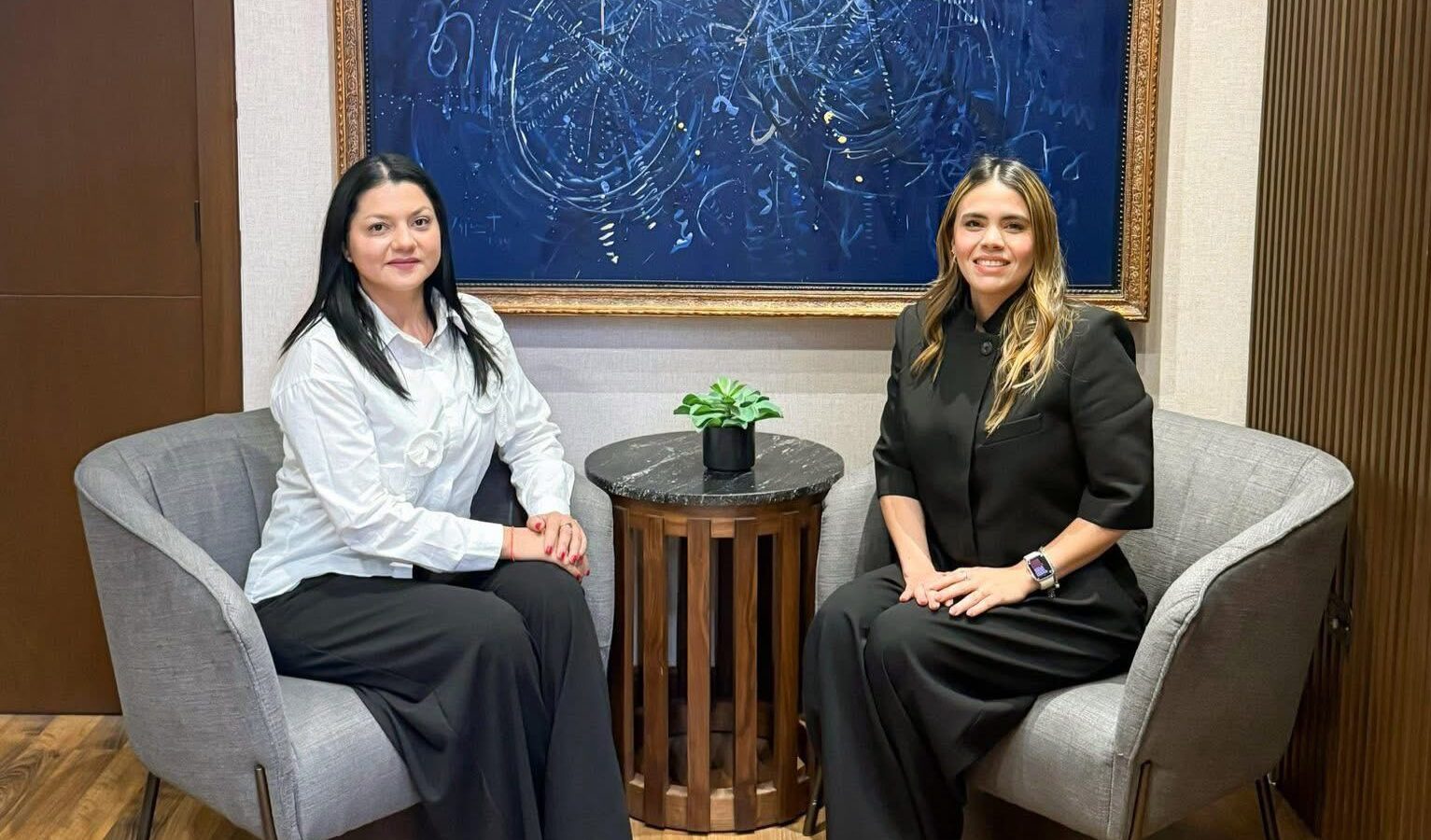 Reunión de la alcadesa de Culiacán, Ana Miriam Ramos y la secretaria general del Stasac, Cecilia Carrillo