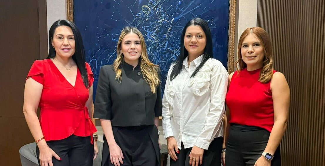 Reunión de la alcadesa de Culiacán, Ana Miriam Ramos y la secretaria general del Stasac, Cecilia Carrillo