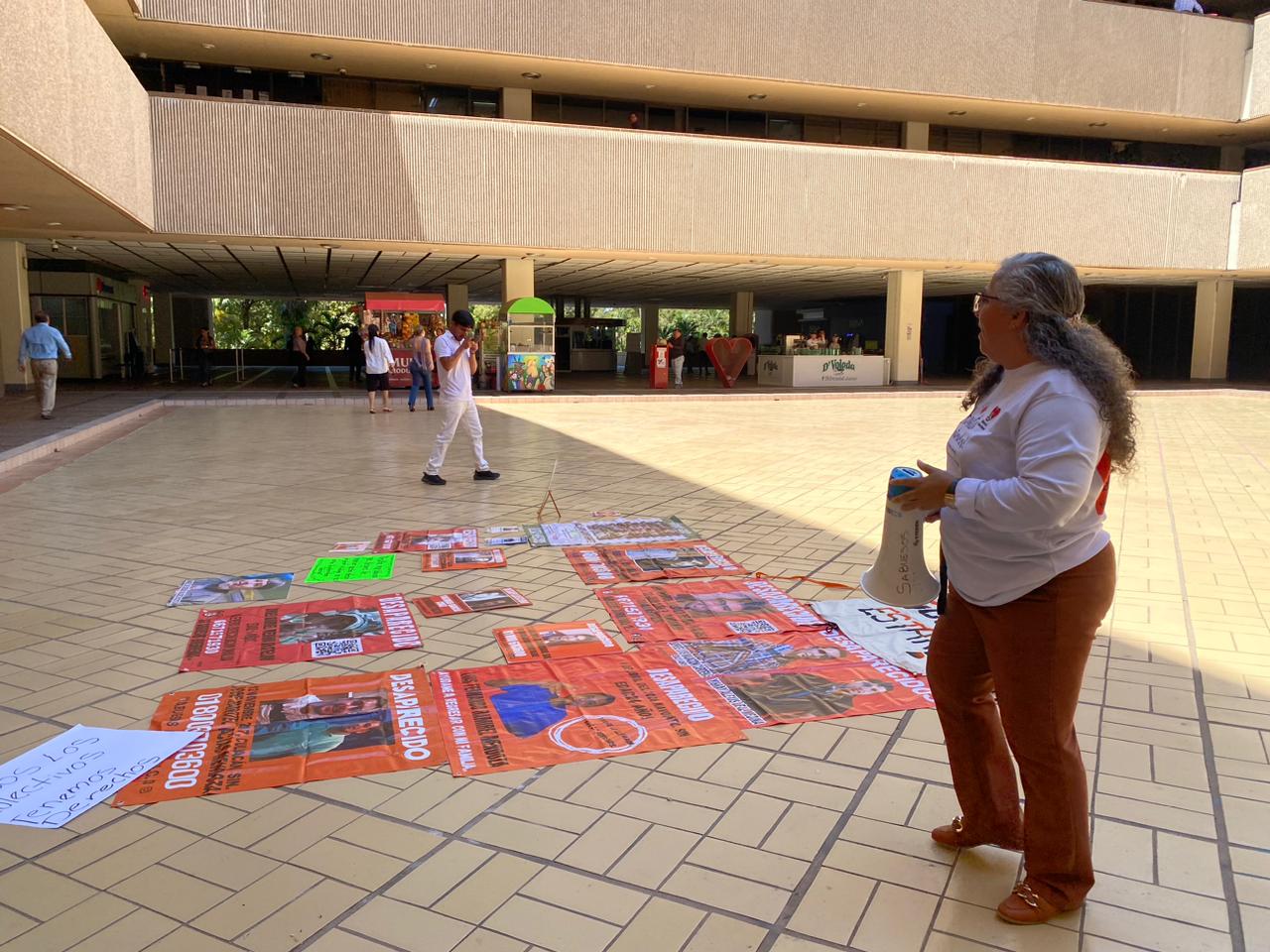 Sabuesos Guerreras se manifiestan en Palacio de Gobierno este miércoles
