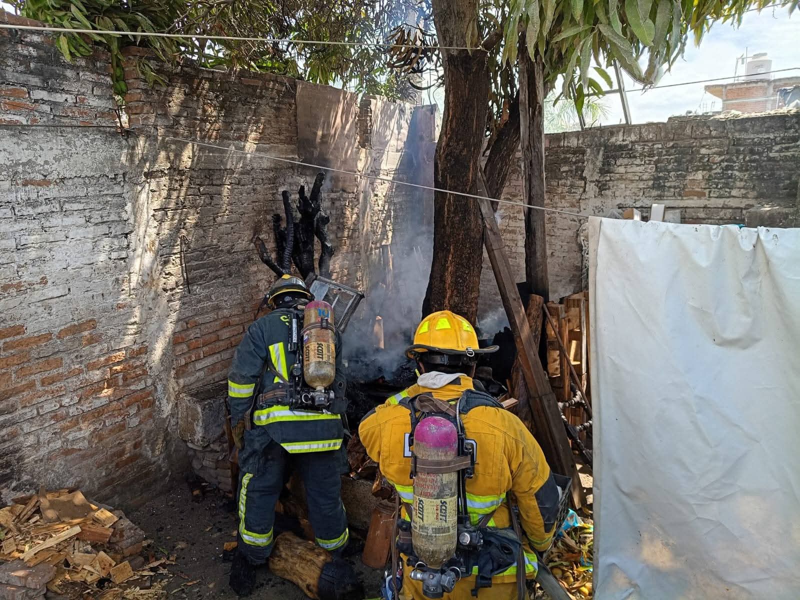 Se incendia patio de vivienda en la colonia Francisco Villa, en Mazatlán