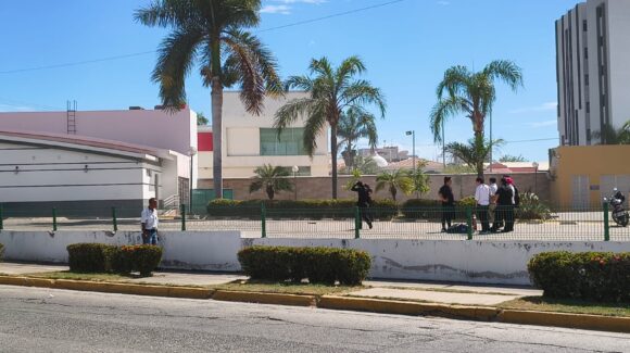 ¡Por una freidora! Se incendia restaurante en la avenida Rafael Buelna de Mazatlán, Sinaloa; evacúan a comensales y controlan fuego sin heridos