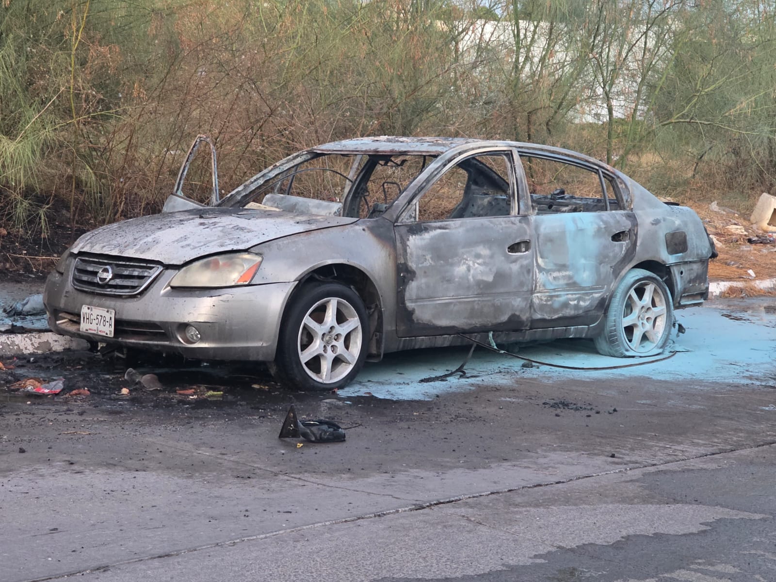 Se incendia vehículo en el fraccionamiento Prados del Sur, en Los Mochis, Sinaloa