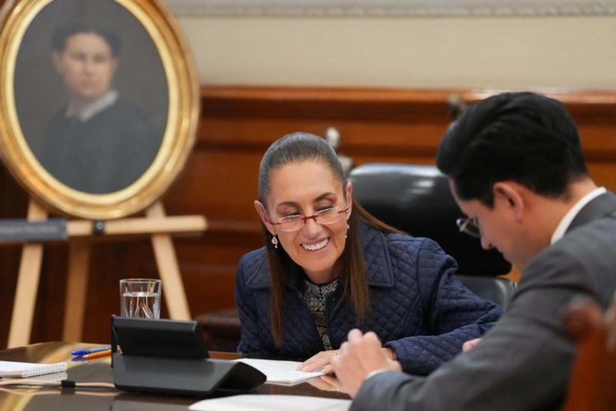 Sheinbaum mantiene llamada telefónica con Trump