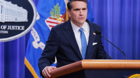 Todd Blanche, fiscal interino de EE.UU., advierte que vendrán más acusaciones contra funcionarios mexicanos