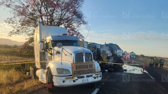 Accidente de tráileres sobre la Culiacán-Mazatlán cobra segunda víctima: se llamaba Horacio y murió en un hospital