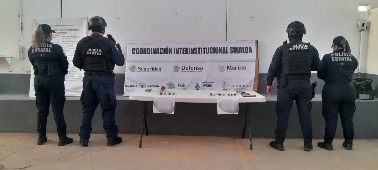 Un tabla con alambre de púas y cuchillos son localizados tras esculque en el Penal de Goros 2 en Ahome, Sinaloa