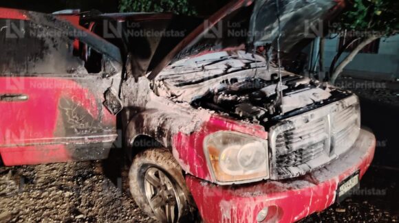 Voraz incendio en campo El Cafetal de Navolato arrasa con bodega y vehículos