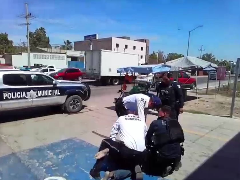 Presunta detención violenta de limpiavidrios sobre el bulevar Millán