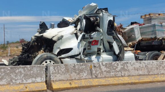Choque por alcance entre dos tráileres deja un lesionado y fuertes daños materiales cerca de la caseta Las Brisas, en Angostura