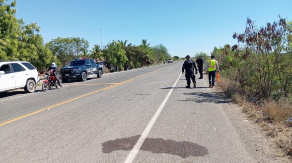 Joven resulta lesionada tras choque entre motocicletas en la carretera a Las Glorias, Guasave, Sinaloa
