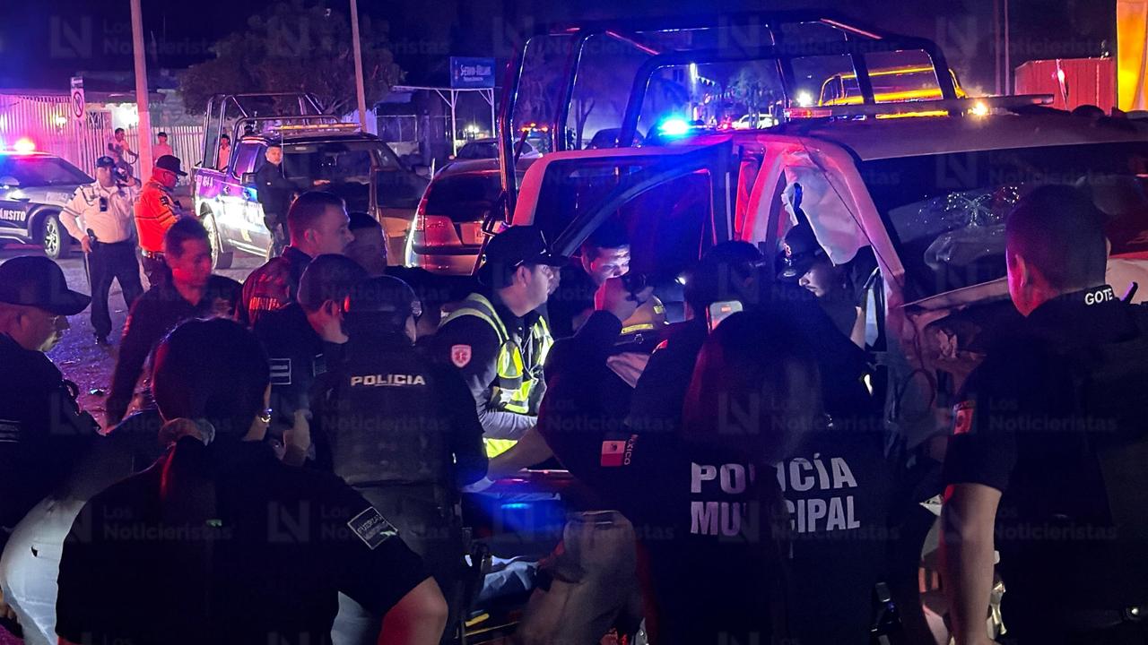 Accidente entre patrulla y vagoneta en la Bienestar de Los Mochis, Sin.