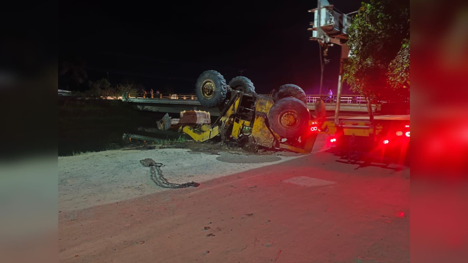 Aparatosa carambola en zona industrial de Guasave deja seis vehículos dañados
