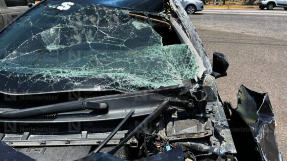 Dos jóvenes resultan lesionados tras sufrir aparatoso accidente en la Mochis-Topolobampo