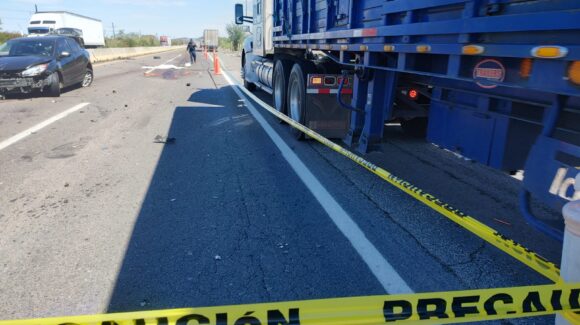 Muere conductor tras violenta volcadura sobre la autopista Benito Juárez en Mocorito