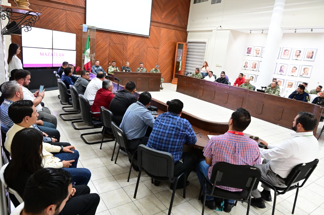 Reunión con gerentes de seguridad en Mazatlán