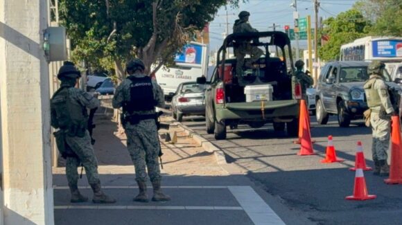Hieren a balazos a un hombre en muletas cuando barría la banqueta en el sector La Lima, Culiacán