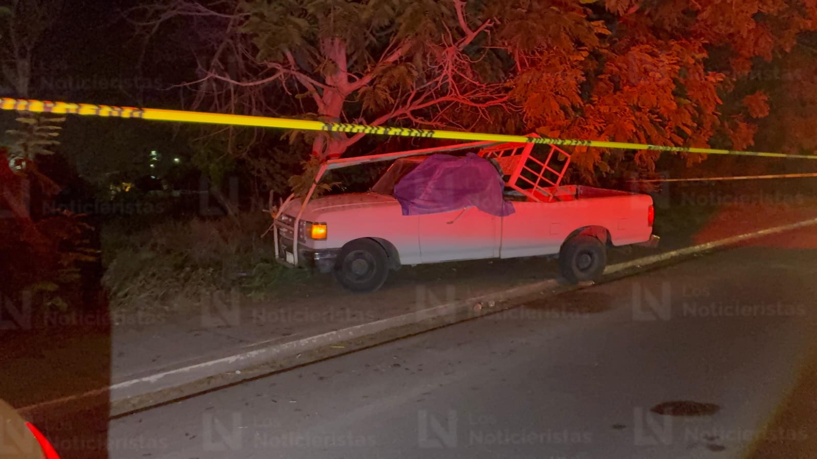 Adulto mayor fallece tras chocar contra un árbol en Los Mochis, Sin.