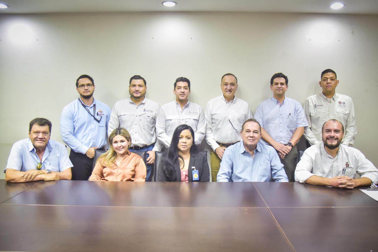 Alcade de Ahome se reune con locatarios de la Plaza Fiesta