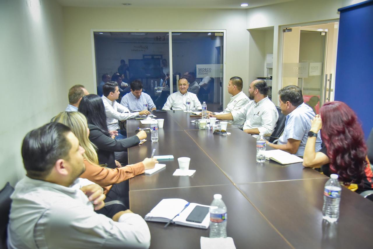 Alcade de Ahome se reune con locatarios de la Plaza Fiesta