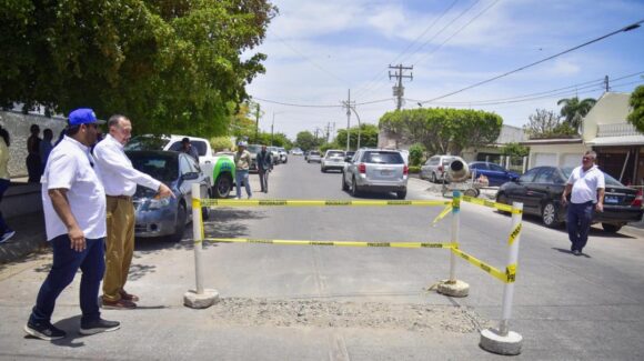 Supervisa Antonio Menéndez trabajos para atender y prevenir colapsos en drenajes sanitarios de Los Mochis