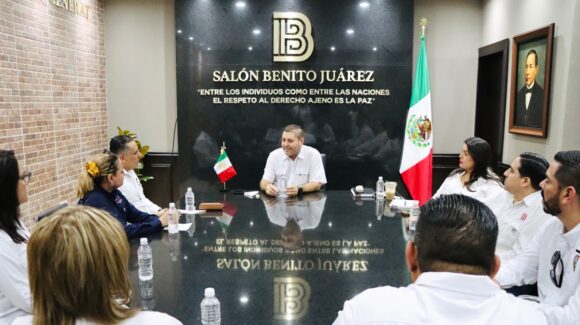 Alcalde de Badiraguato, Sinaloa, gestiona Unidad de Medicina Familiar del IMSS para la alcaldía central