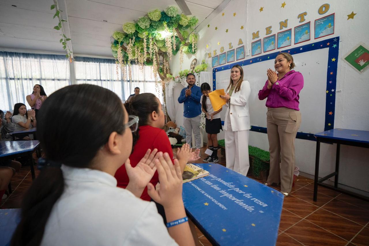 Alcaldesa de Culiacán entrega minisplits en primaria Ignacio Manuel Altamirano