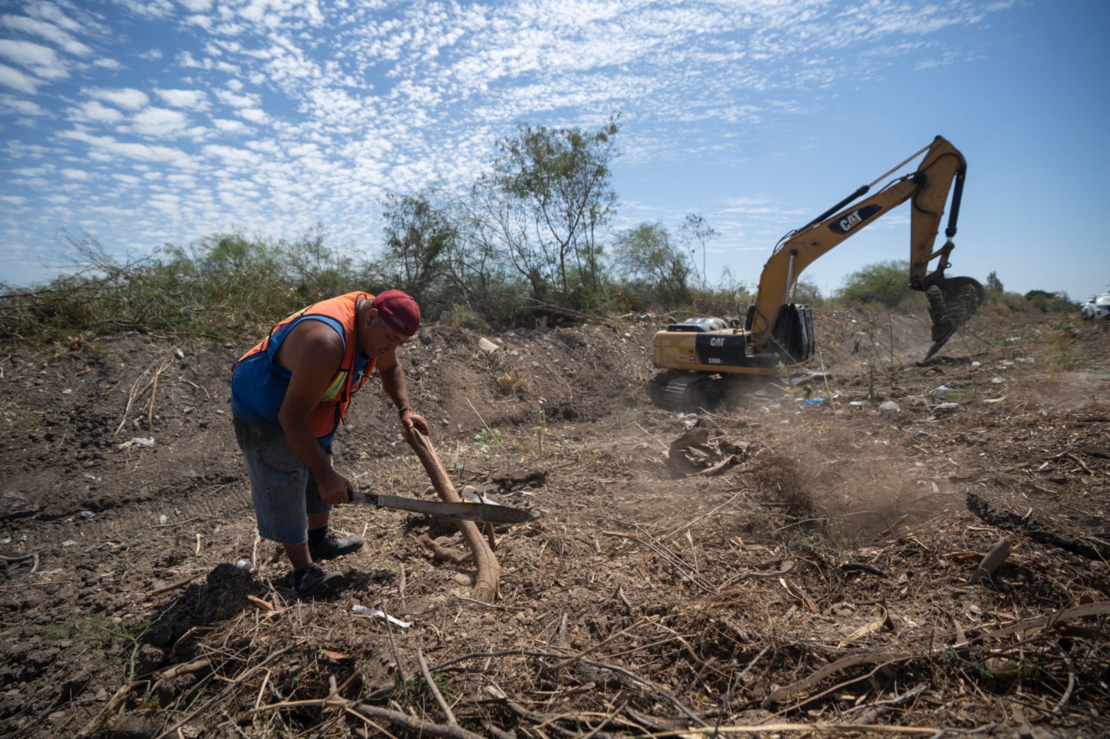 Alcadesa de Culiacán supervisa limpieza de arroyos, canales y drenes