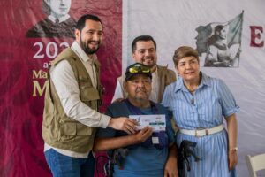 Entregan 832 tarjetas de pensión para personas con discapacidad en Guasave