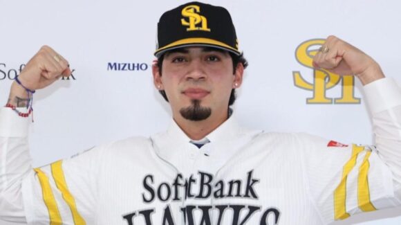 El sinaloense Alexander Armenta es ascendido por los Softbank Hawks en Japón