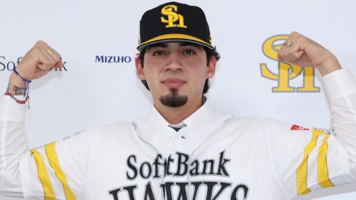 alexander armenta es ascendido por los softbank hawks en japon