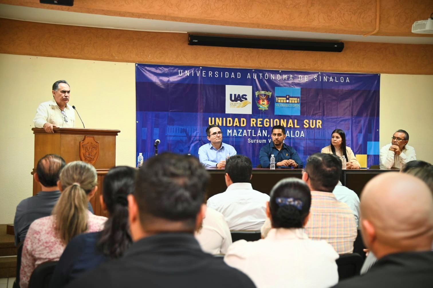 Reunión de trabajo con directores y secretarios académicos de la Unidad Regional Sur de la UAS