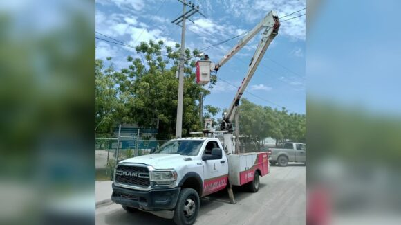 Avanzan labores de rehabilitación de luminarias en comunidades rurales de Mazatlán, Sinaloa