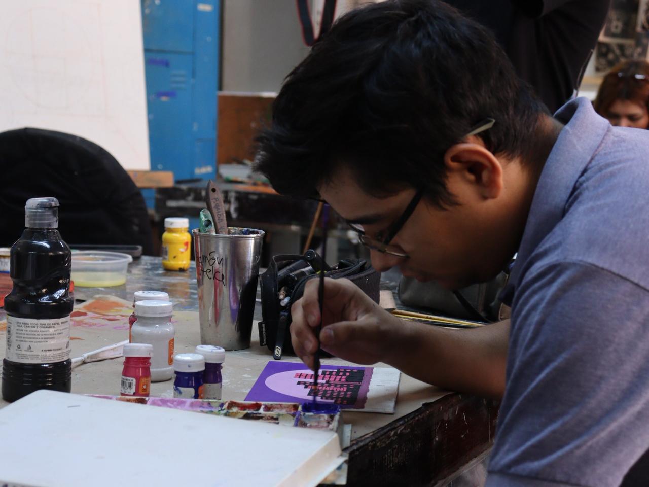 Alumnos de artes plásticas del Centro Municipal de las Artes en Mazatlán