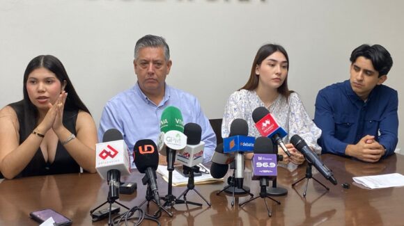 Estudiantes de Derecho de la UAS presentan iniciativa para ampliar descuentos en el transporte público de Sinaloa